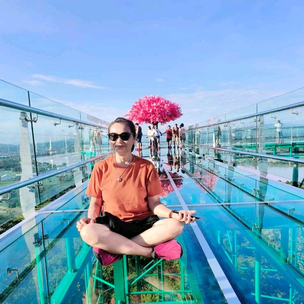 ฟ่ง 洪 小鳳🧡🍊