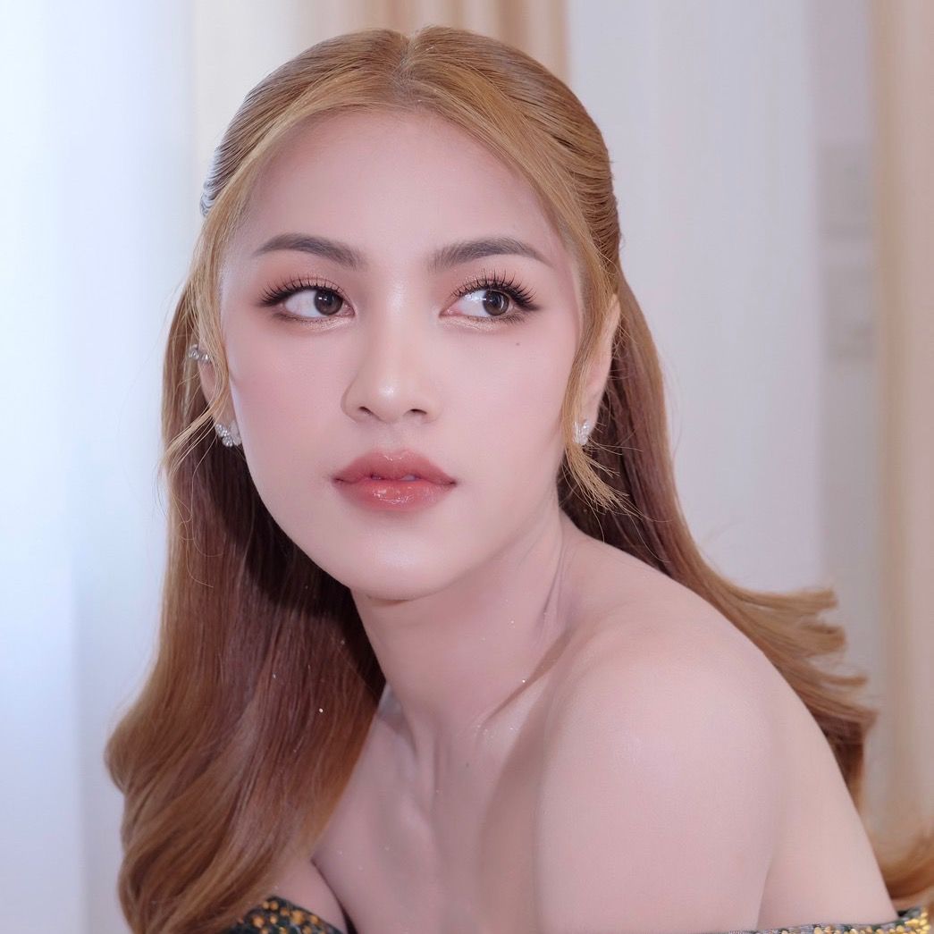 นุ่นธิดาพร สายรักษ์ (1.8M)